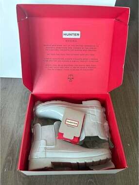Hunter Womens Chelsea Refind Rainboots Docker Light  Gray Gloss Slim Fit Rubber